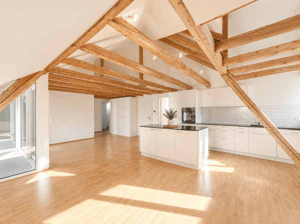 Moderne Dachwohnung mit Loggia an zentraler Lage
