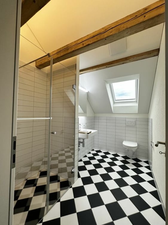 Moderne Dachwohnung mit Loggia an zentraler Lage 3