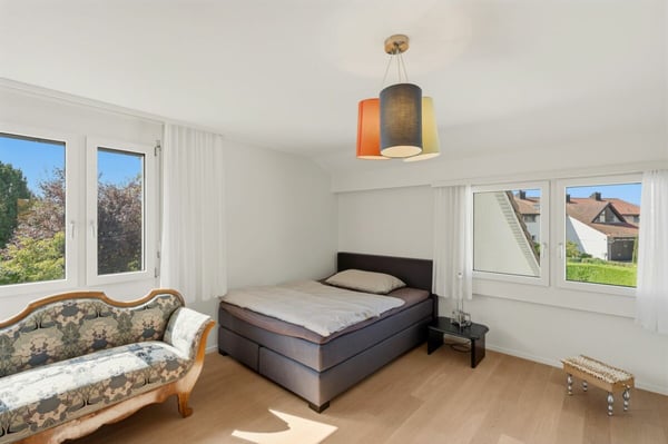 Freistehendes Einfamilienhaus mit sonnigen Aussenflächen und viel Privatsphäre 5
