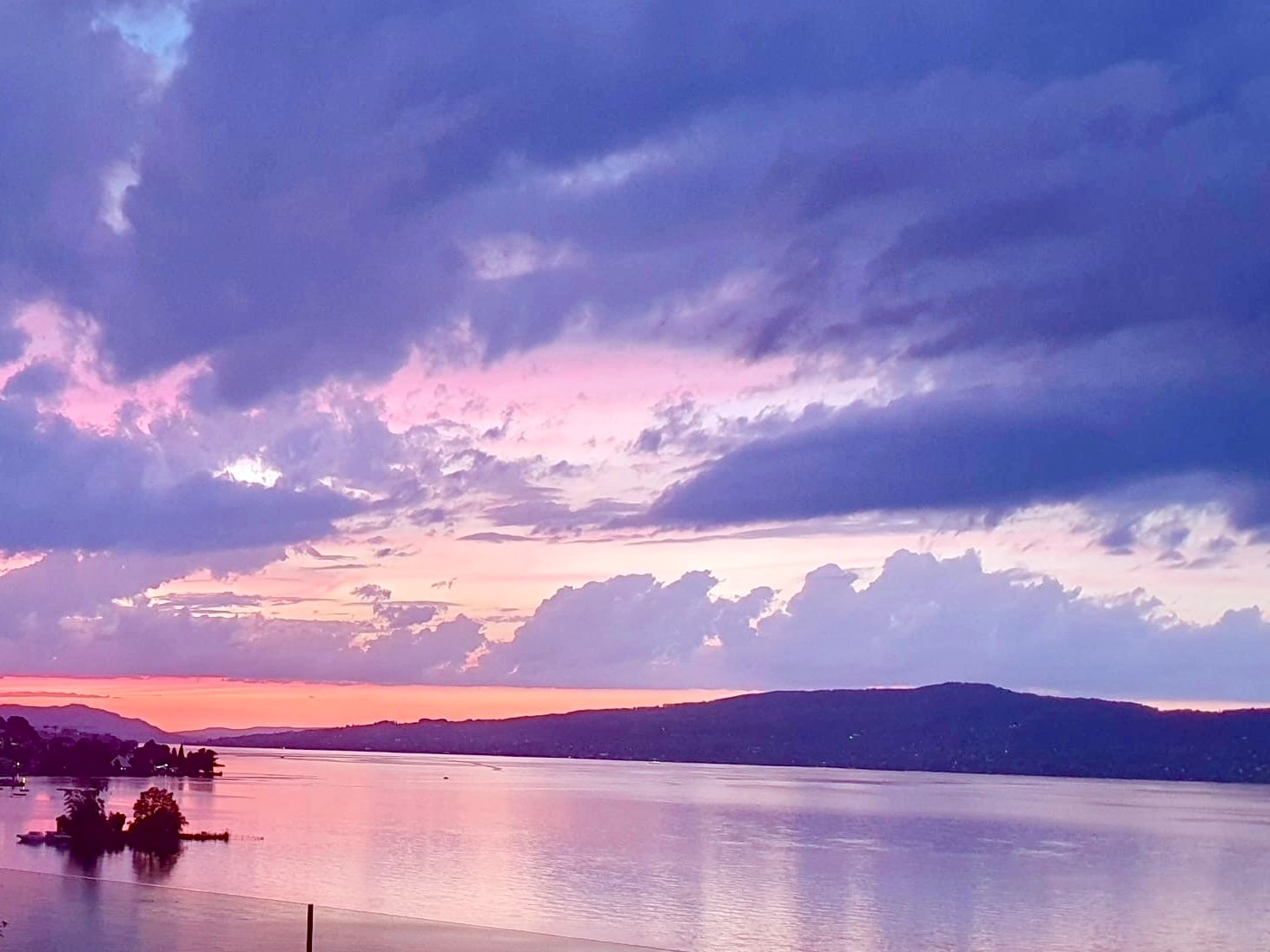 Immobilie in Bäch Sz - SUPERLATIVE PANORAMA-VILLA /// CÔTE D’AZUR FEELING AM ZÜRICHSEE - Bild 0