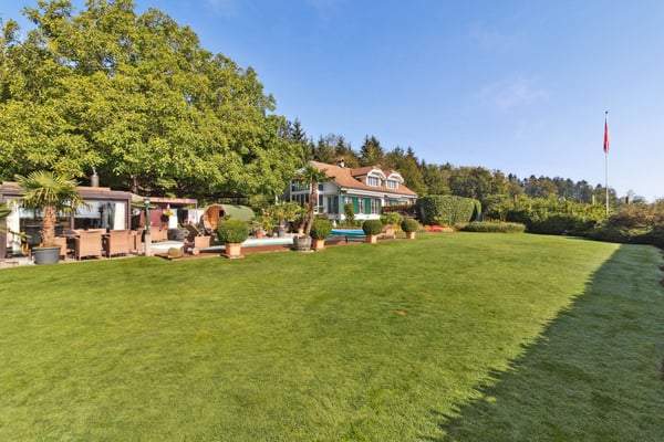 Exklusive Villa bei Zürich mit 2.5 Zimmern, grossem Garten und Panoramablick 8