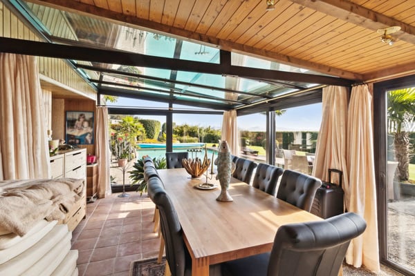 Exklusive Villa bei Zürich mit 2.5 Zimmern, grossem Garten und Panoramablick 9