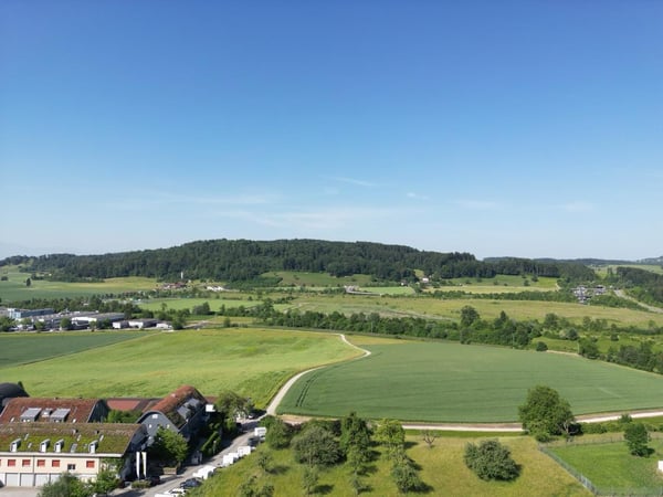 Helle 5.5-Zimmer-Wohnung mit Wintergarten in Wettswil am Albis 2