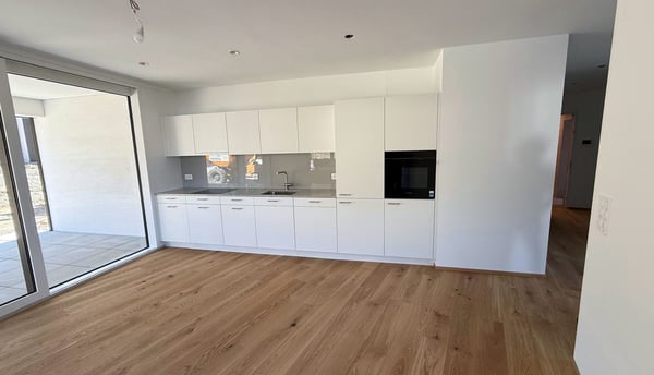 Moderne 2.5-Zimmer-Neubauwohnung (73 m2) im Erdgeschoss mit Loggia und eigenen Garten 3