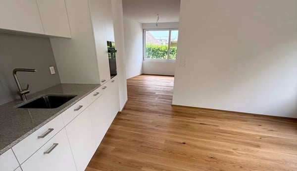 Moderne 2.5-Zimmer-Neubauwohnung (73 m2) im Erdgeschoss mit Loggia und eigenen Garten 5