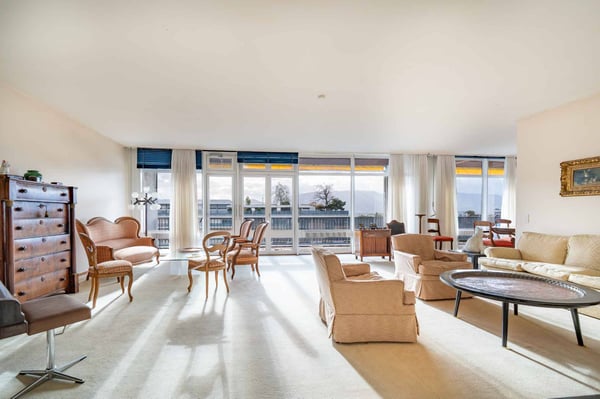 Attique de 2 pièces proche des organisations internationales 1