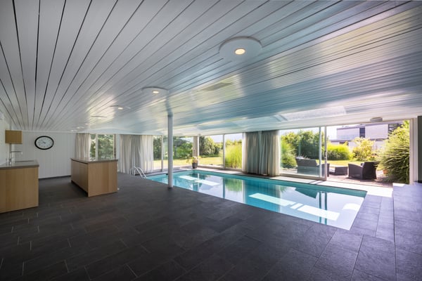 Moderne Architektur-Ikone mit Parkgarten & Indoorpool 12