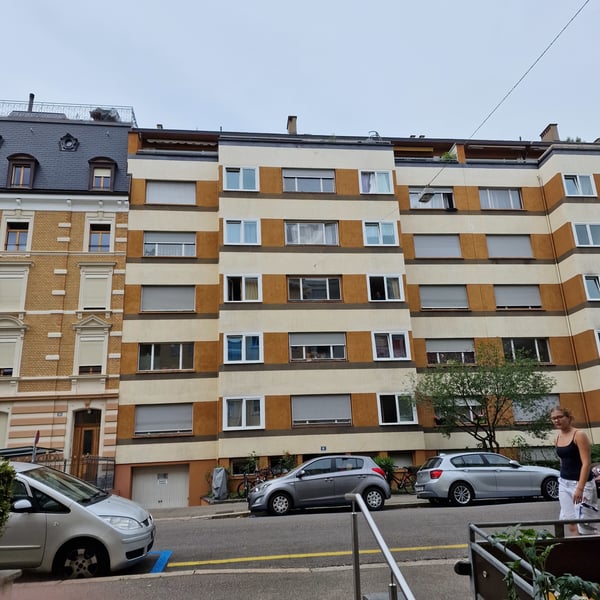 Attraktive und helle 2-Zimmerwohnung im 2. Obergeschoss zu vermieten 1