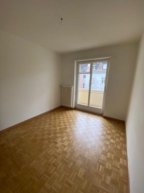 Attraktive und helle 2-Zimmerwohnung im 2. Obergeschoss zu vermieten 3