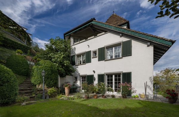 Stilvolle Landhausvilla mit Blick auf den Zürichsee 2