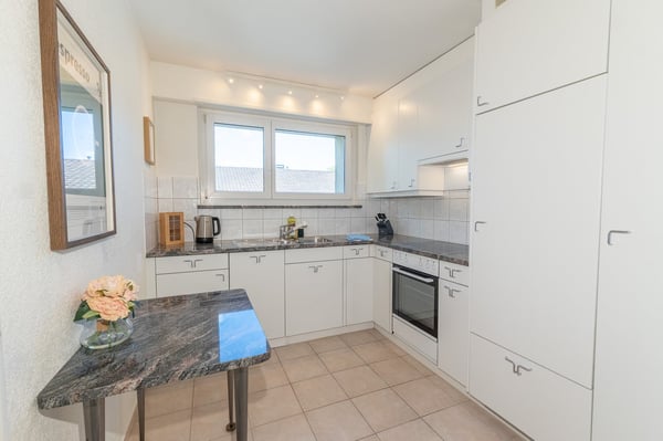 Voll möblierte & grosszügige 4-Zimmer-Maisonette-Wohnung mit Wintergarten und Parkplatz in Allschwil 6