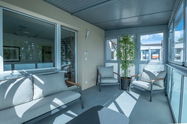 Voll möblierte & grosszügige 4-Zimmer-Maisonette-Wohnung mit Wintergarten und Parkplatz in Allschwil 3