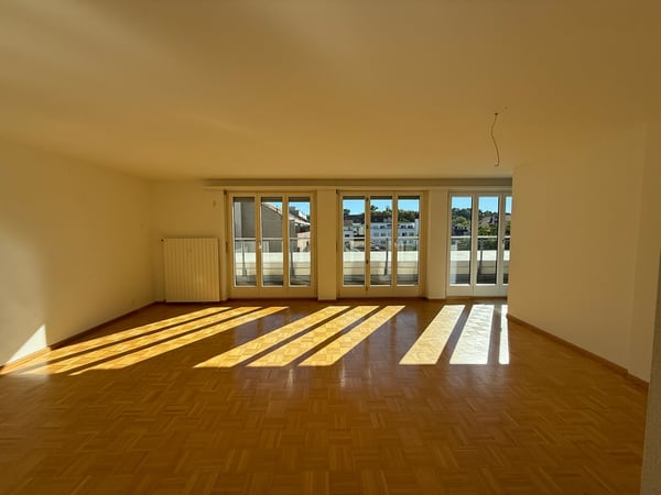 Grosszügige, helle Wohnung im 5. Stock, direkt beim Bahnhof, mit Garage 7
