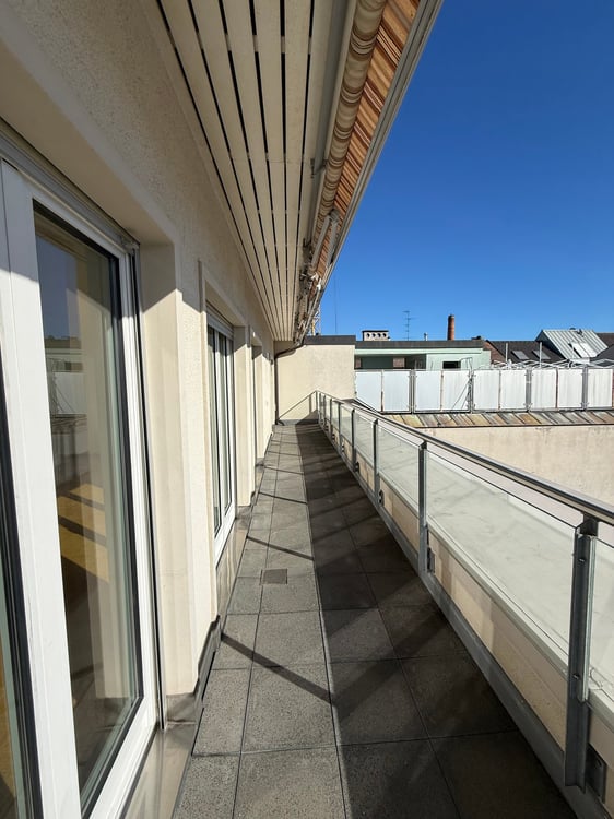 Grosszügige, helle Wohnung im 5. Stock, direkt beim Bahnhof, mit Garage 2