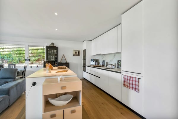 Wohnen am Zürichsee: Moderne Gartenwohnung mit viel Licht 11