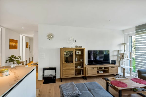 Wohnen am Zürichsee: Moderne Gartenwohnung mit viel Licht 18