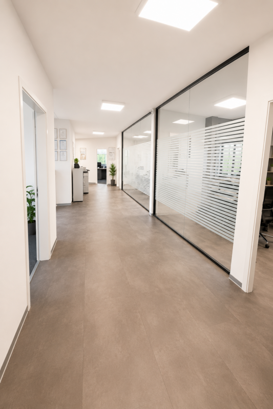 A. Bureau avec vitrine - 14 m² - Rte des Arsenaux