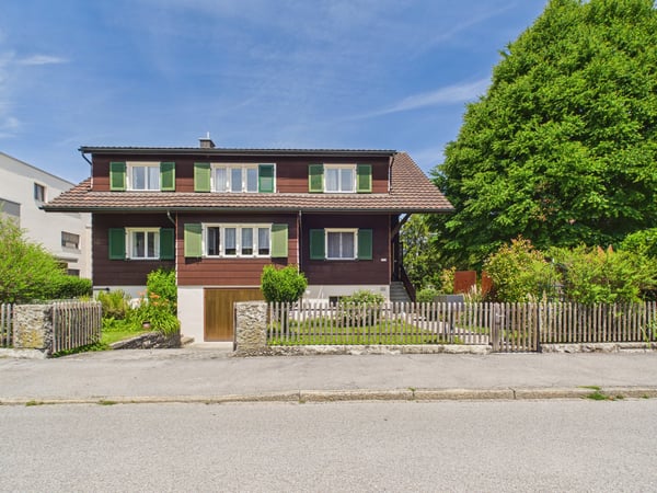 Attraktives Zweifamilienhaus an zentraler Lage 2
