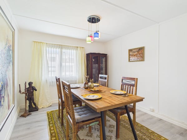 Attraktives Zweifamilienhaus an zentraler Lage 12