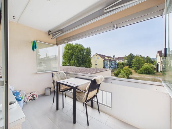 Helle 3.5-Zimmer-Wohnung mit Balkon in Schwerzenbach 1