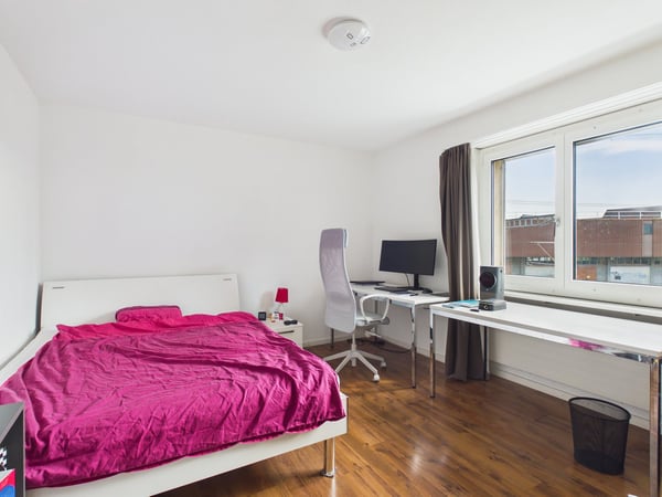Helle 3.5-Zimmer-Wohnung mit Balkon in Schwerzenbach 5
