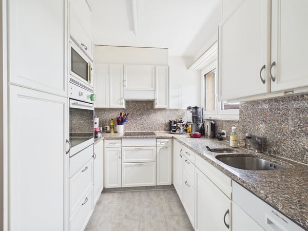 Helle 3.5-Zimmer-Wohnung mit Balkon in Schwerzenbach 4