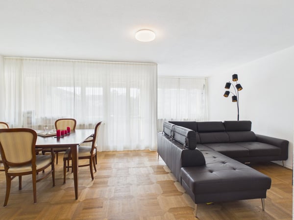 Helle 3.5-Zimmer-Wohnung mit Balkon in Schwerzenbach 2