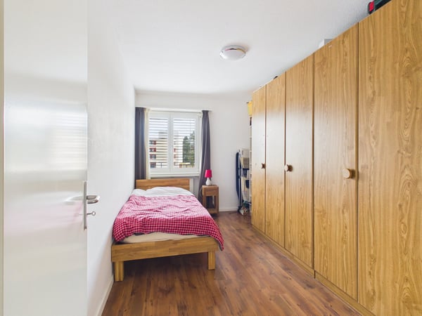 Helle 3.5-Zimmer-Wohnung mit Balkon in Schwerzenbach 6