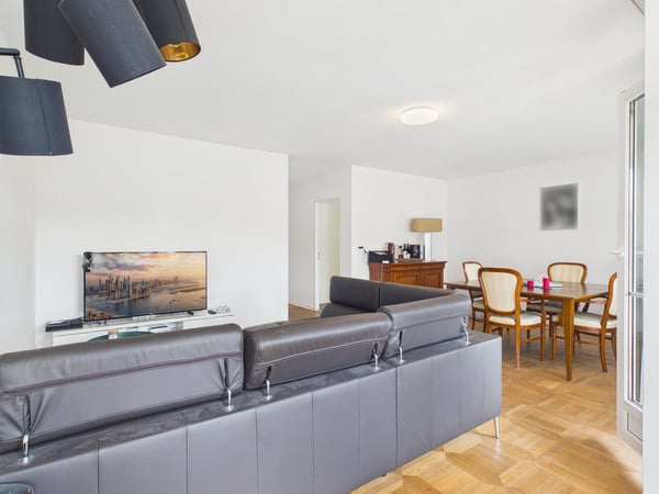 Helle 3.5-Zimmer-Wohnung mit Balkon in Schwerzenbach 3