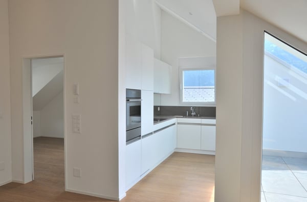 Sonnige Dachwohnung mit aussergewöhnlicher Aussicht (E2-3) 2