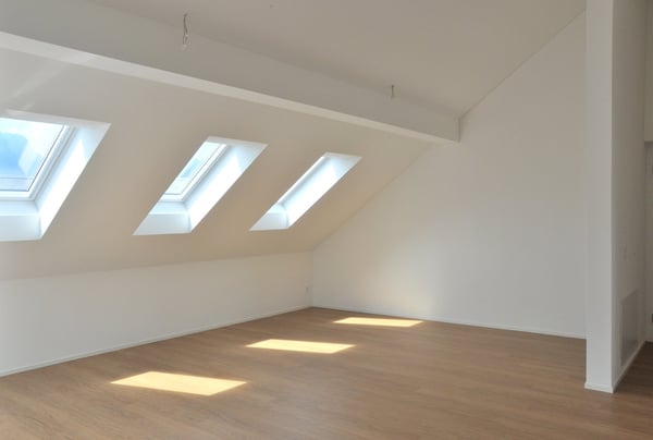 Sonnige Dachwohnung mit aussergewöhnlicher Aussicht (E2-3) 3