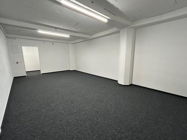 Diverse Lagerflächen mit Belüftung, Stromanschluss und Toiletten 5