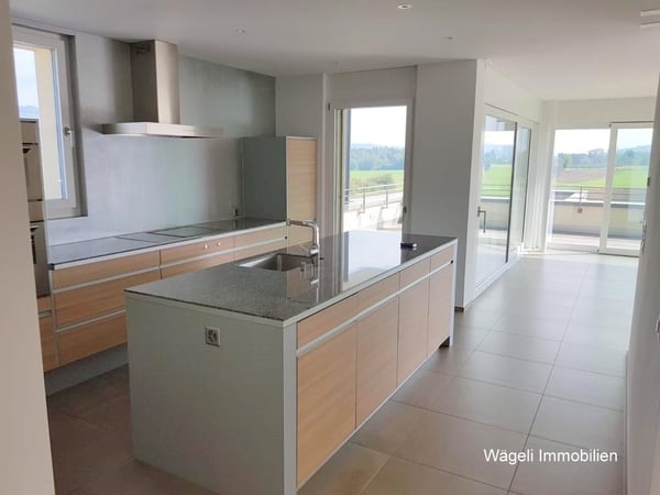 Luxuriöse 5-Zimmer-Dachwohnung mit Balkon und Panoramablick in Niederwil 6