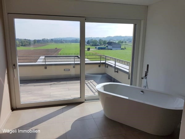 Luxuriöse 5-Zimmer-Dachwohnung mit Balkon und Panoramablick in Niederwil 7