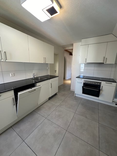 Charmante Dachwohnung mit Charakter an ruhiger Lage in St. Gallen 10