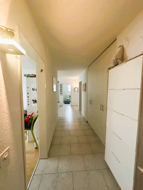 4.5-Zimmer-Wohnung mit Balkon an ruhiger Lage in Zufikon 4