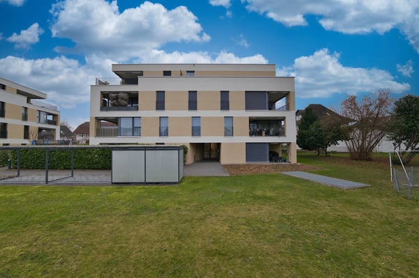 Exklusive 3.5-Zimmer-Wohnung mit Balkon, Keller & E-Ladestation bei Einstellhallenplatz 21
