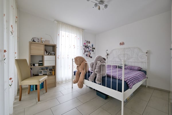 Exklusive 3.5-Zimmer-Wohnung mit Balkon, Keller & E-Ladestation bei Einstellhallenplatz 12