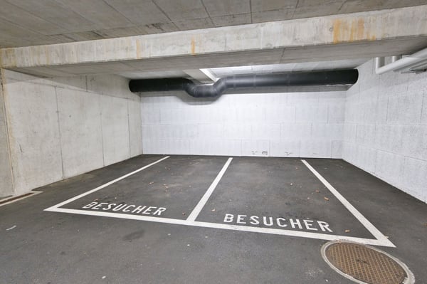 Exklusive 3.5-Zimmer-Wohnung mit Balkon, Keller & E-Ladestation bei Einstellhallenplatz 15