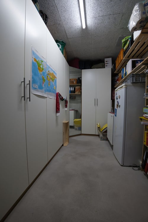 Exklusive 3.5-Zimmer-Wohnung mit Balkon, Keller & E-Ladestation bei Einstellhallenplatz 17