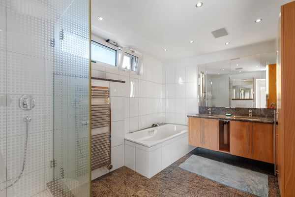 Begehrtes Einfamilienhaus in familiärem und ruhigen Wohnquartier 10