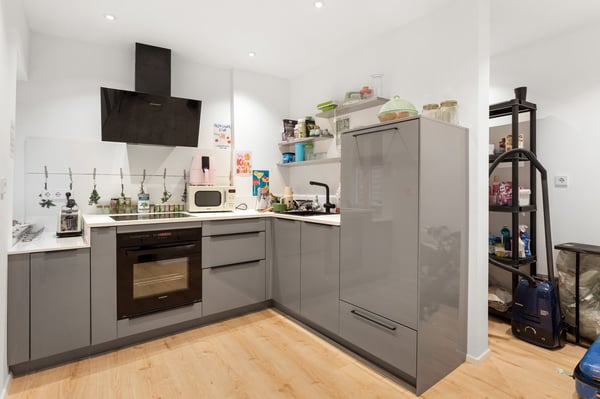 Kernsaniertes Wohnhaus mit drei Wohnungen inkl. Ladengeschäft nahe der Seepromenade 23