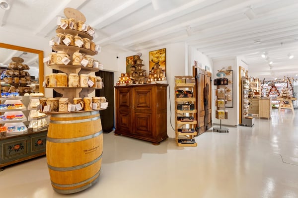 Kernsaniertes Wohnhaus mit drei Wohnungen inkl. Ladengeschäft nahe der Seepromenade 32