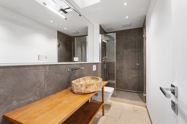 Kernsaniertes Wohnhaus mit drei Wohnungen inkl. Ladengeschäft nahe der Seepromenade 12