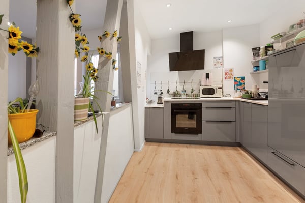 Kernsaniertes Wohnhaus mit drei Wohnungen inkl. Ladengeschäft nahe der Seepromenade 24