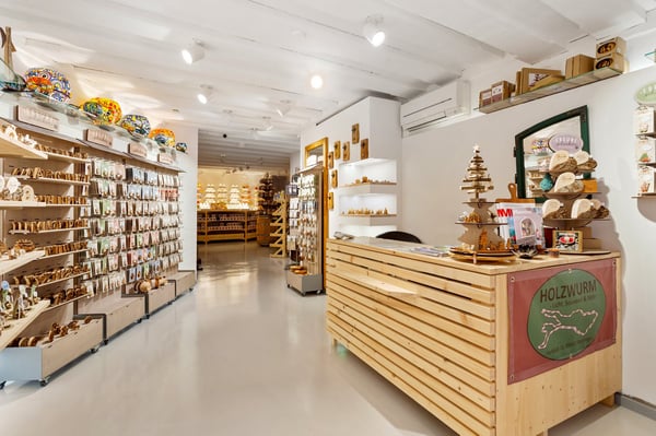 Kernsaniertes Wohnhaus mit drei Wohnungen inkl. Ladengeschäft nahe der Seepromenade 31