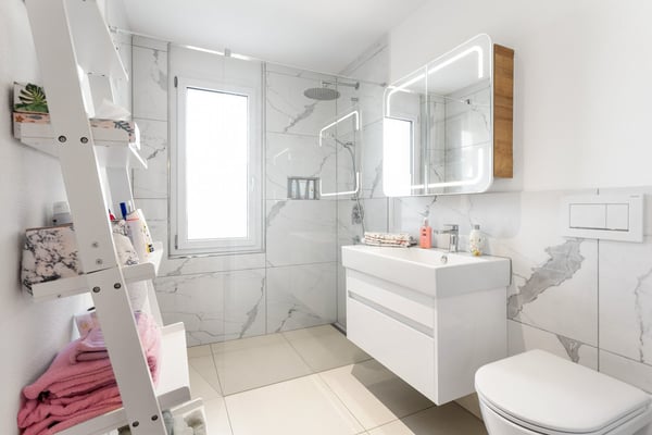 Neuwertige 4.5-Zimmer-Wohnung grossem mit Balkon und schöner Aussicht in Zuben 9