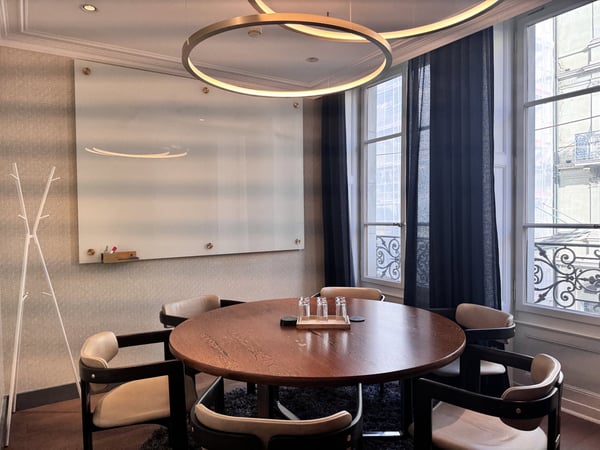 Bureau privé pour 20 à Signature Quartier des Banques 5