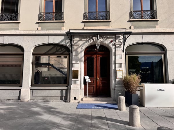 Bureau privé pour 30 à Signature Quartier des Banques 6