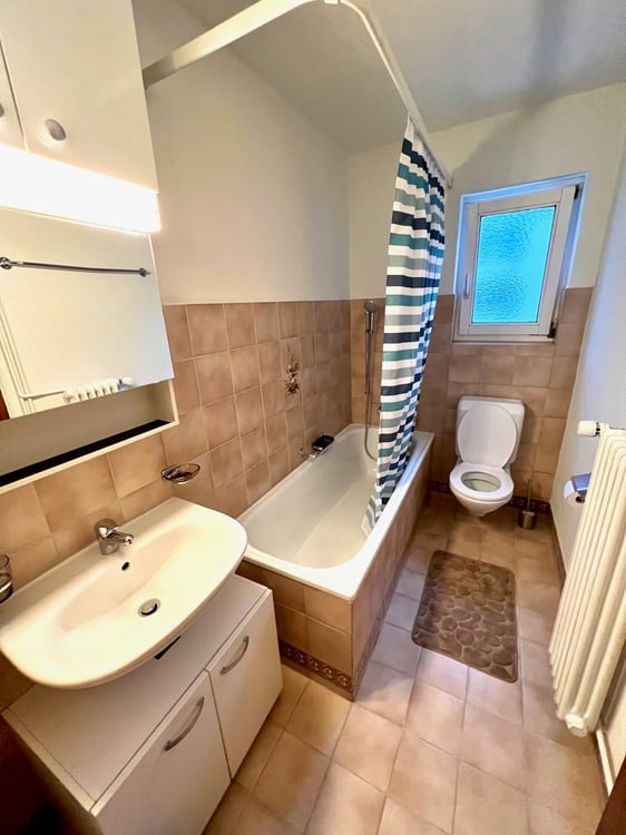 Ruhig gelegenes WG-Zimmer mit guter Verkehrs-/ÖV Anbindung :) 6